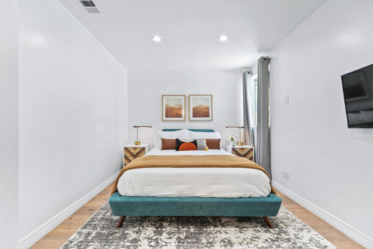 Studio City Contemporary Villa With Pool Sleeps 10 Лос-Анджелес Экстерьер фото