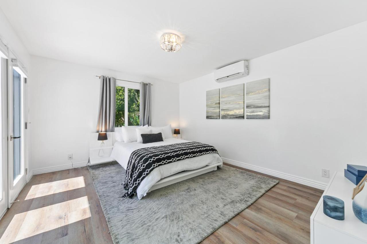 Studio City Contemporary Villa With Pool Sleeps 10 Лос-Анджелес Экстерьер фото