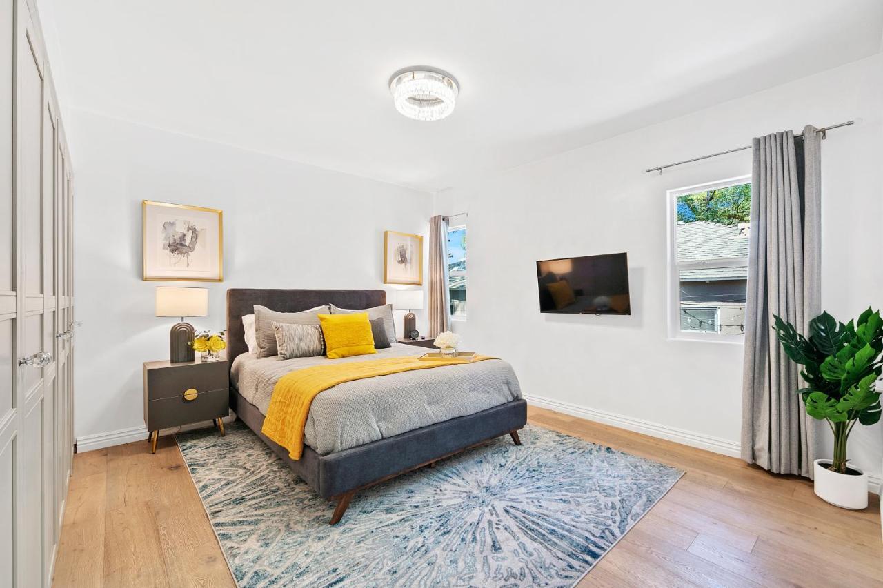 Studio City Contemporary Villa With Pool Sleeps 10 Лос-Анджелес Экстерьер фото